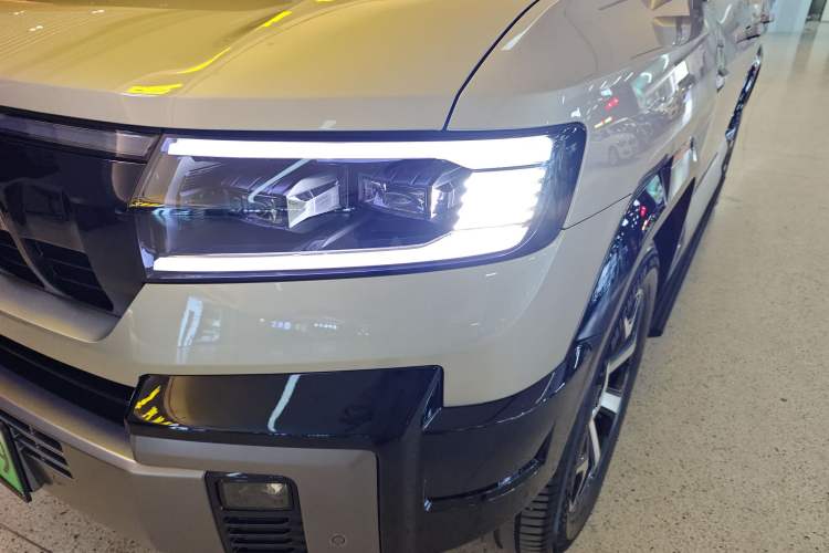 Used Formula Leopard 8 2025 Smart & Brave Flagship Edition 6 Seats Left Front Headlight