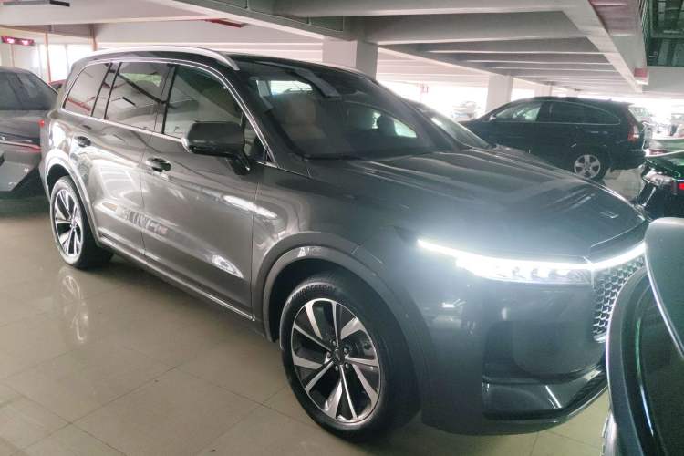 Used Li Auto ONE 2021 Extended-Range 6-Seater Version Front Right 45 Deg