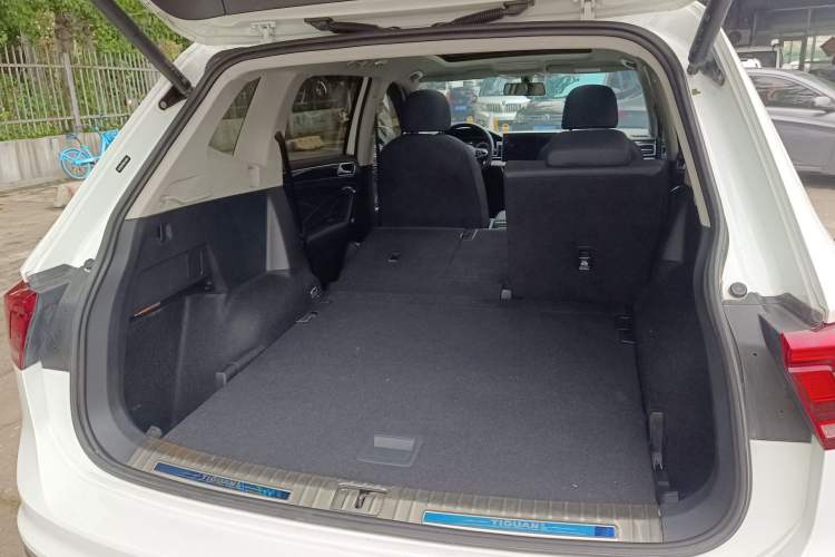 Used Volkswagen Tiguan L 2023 330TSI Automatic Two-Wheel Drive Smart Edition Trunk