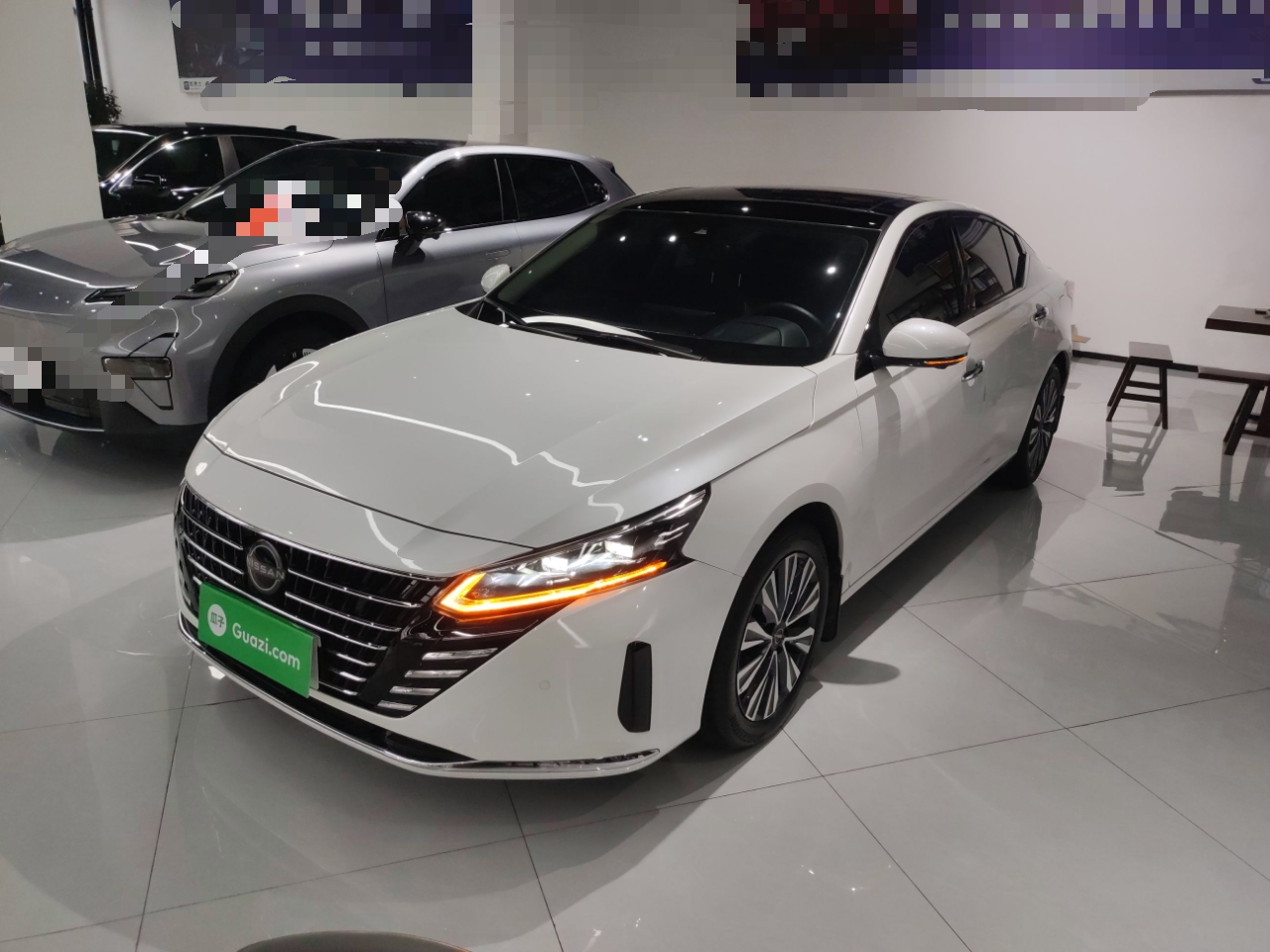 تحت مقدمة السيارة