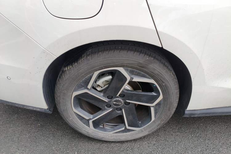 Used BYD Seal 06 New Energy 2025 DM-i Intelligent Drive 120KM Flagship Model Right Rear Wheel Hub