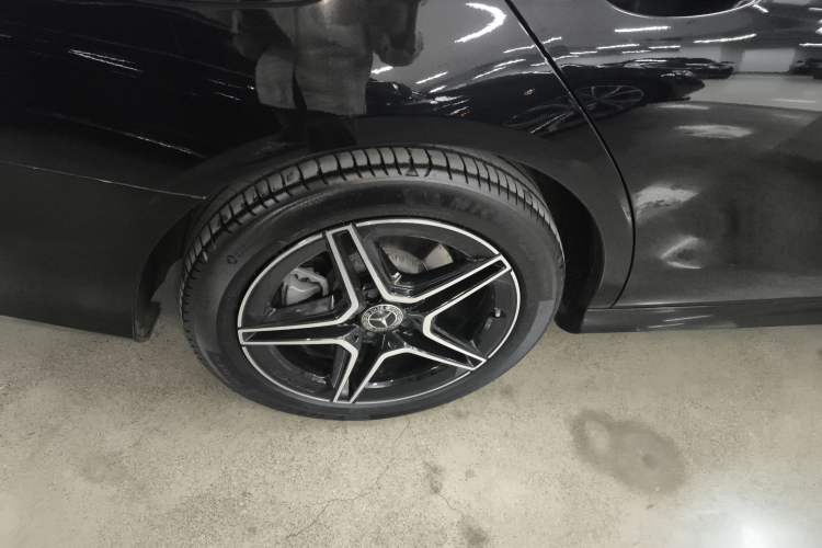 Used Mercedes-Benz E-Class 2023 E 300 Stylish Sports Edition Right Rear Wheel Hub