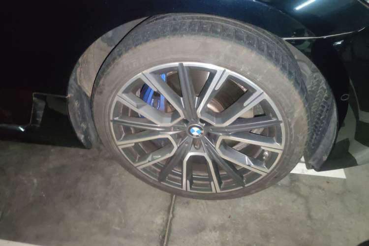Used BMW 6 Series GT 2024 630i M Sport Luxury Package Right Front Wheel Hub