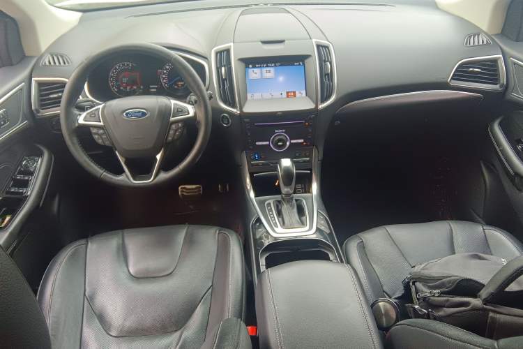 Used Ford Edge 2016 EcoBoost 245 Four-Wheel Drive Titanium 7-Seater Center Console