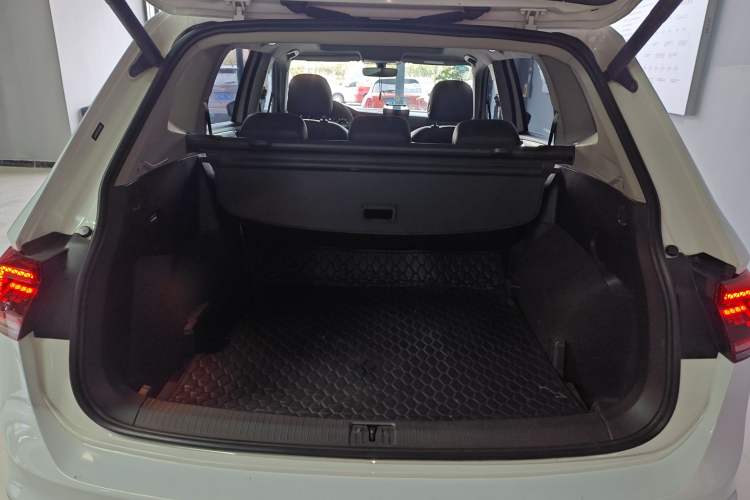 Used Volkswagen Tiguan L 2018 330TSI Automatic Two-Wheel Drive Flagship Edition Trunk