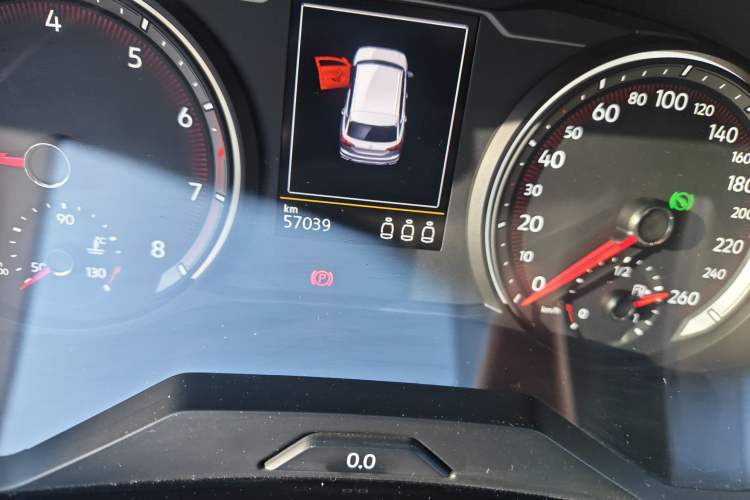 Used Volkswagen Tayron 2022 280TSI Two-Wheel Drive Luxury Smart Connectivity Version Odometer Close Up