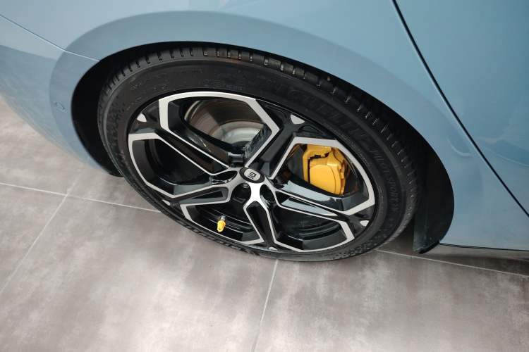 Used Xiaomi Auto SU7 2024 Four-Wheel Drive Ultra-Long Range Advanced Intelligent Driving Max Edition
