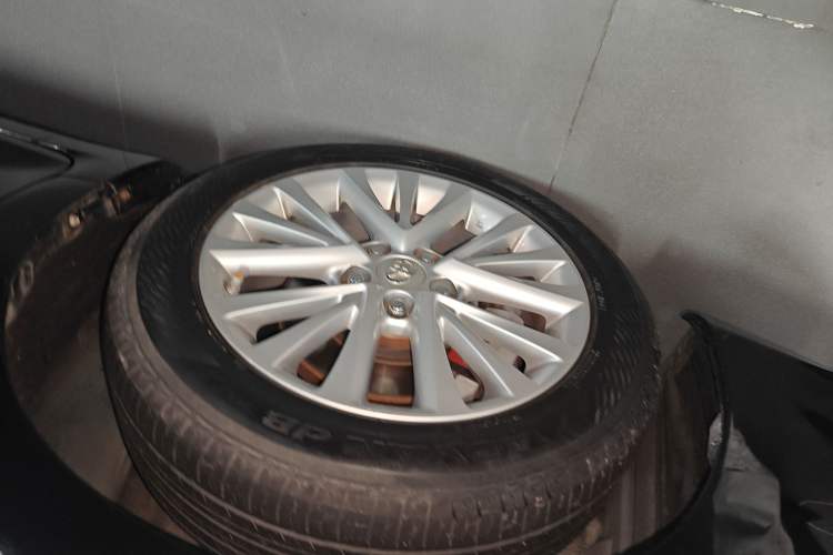 Used Toyota Camry 2015 2.5G Luxury Navigation Edition Exterior 4