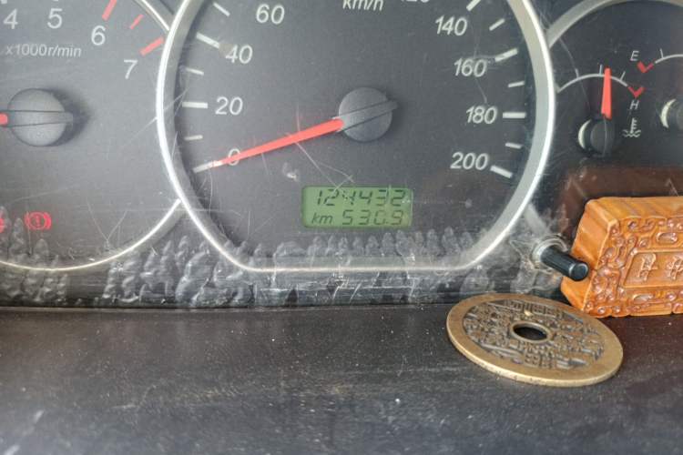 Used Wuling Hongguang 2015 1.2L S Base Model China IV Odometer Close Up