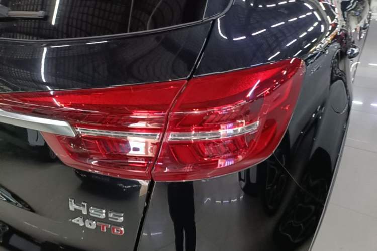 Used Hongqi HS5 2022 Facelifted Version 2.0T Smart Connect Flagship All-Wheel-Drive Edition
