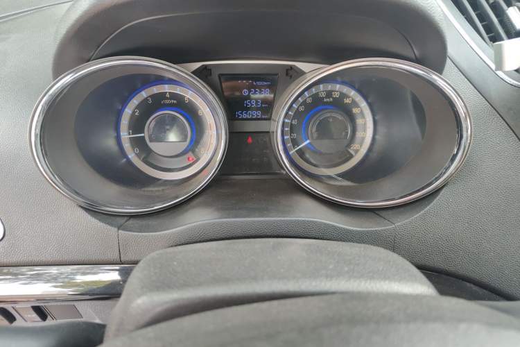 Used JAC Group Refine M2 2013 1.8L Manual Luxury 7-Seater Odometer Close Up