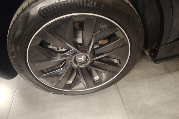 Used Tesla Model Y 2021 Long-Range All-Wheel-Drive Version 3D7
