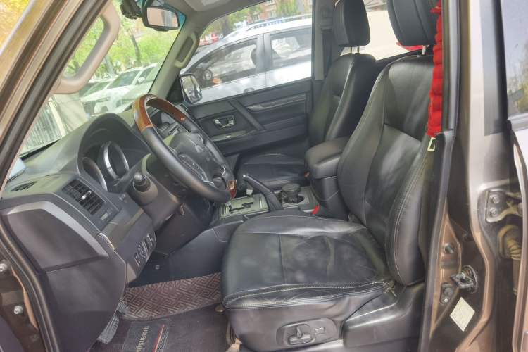 Used Mitsubishi Pajero 2011 3.0L Elite Edition Left Front Seat