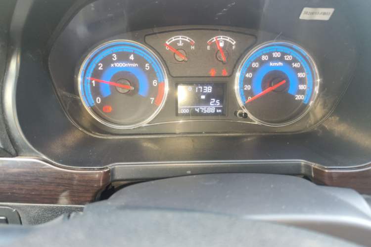 Used Dongfeng Fengon 360 2015 1.5L Manual Luxury Model 5 Seats China IV Standard