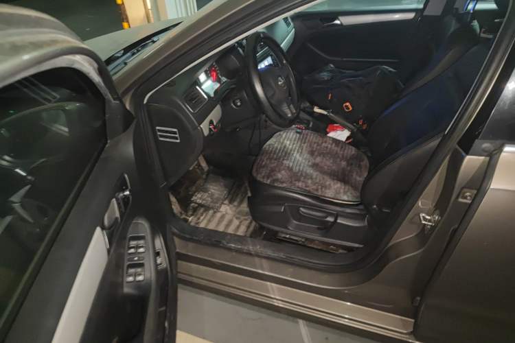 Used Volkswagen Sagitar 2012 1.6L Automatic Comfort Edition Driver Seat