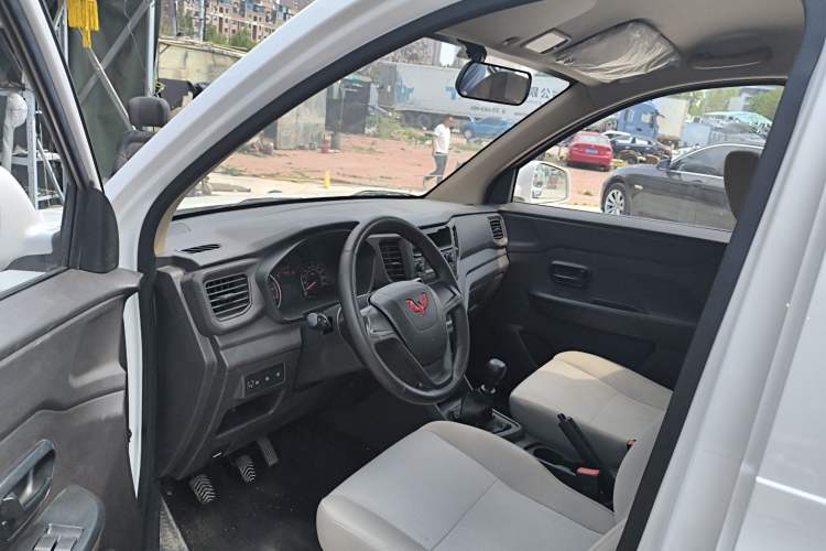 Used Wuling Hongguang V 2022 1.5L Jingqu Edition Electric-Assist LAR Driver Seat