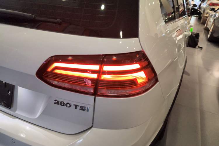 Used Volkswagen Golf 2019 1.8TSI Travel Edition
