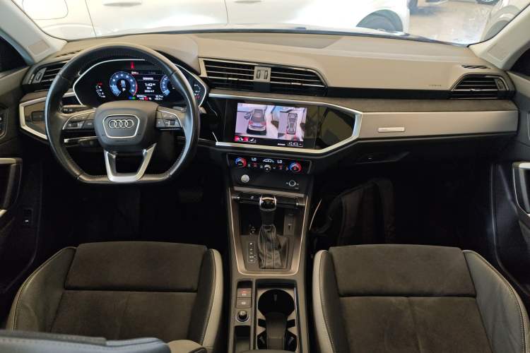 Used Audi Q3 2020 35 TFSI Fashion Dynamic Model Center Console