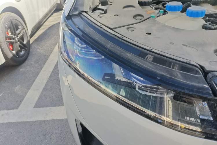 Used Dongfeng eπ eπ008 2024 210Max Range-Extended Version 6 Seats Right Front Headlight