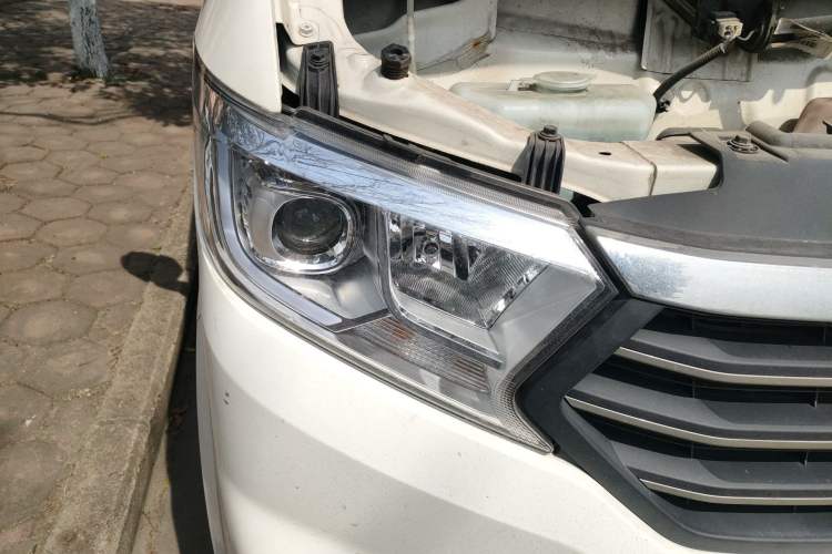 Used CHANGAN KUAYUE Xing V5 2022 1.5L Luxury 5-7 Seater Passenger Vehicle JL473QH Right Front Headlight