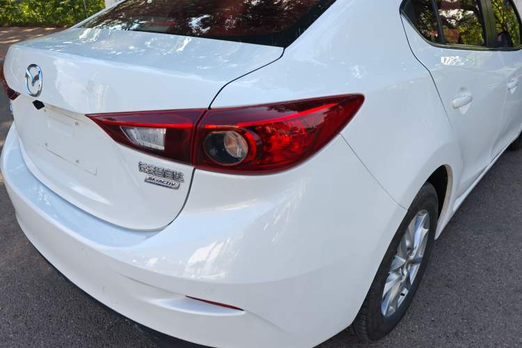 Used Mazda 3 Axela 2017 Sedan 1.5L Automatic Comfort Model Emission Standard China V Right Rear Taillight