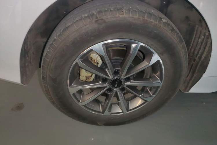 Used BYD Destroyer 05 2024 HONOR Edition DM-i 55KM Luxury Model Right Rear Wheel Hub