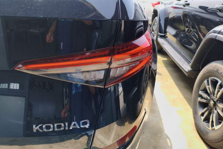 Used Skoda Kodiaq 2023 TSI330 5-Seater Two-Wheel-Drive Luxury Edition Exterior 3