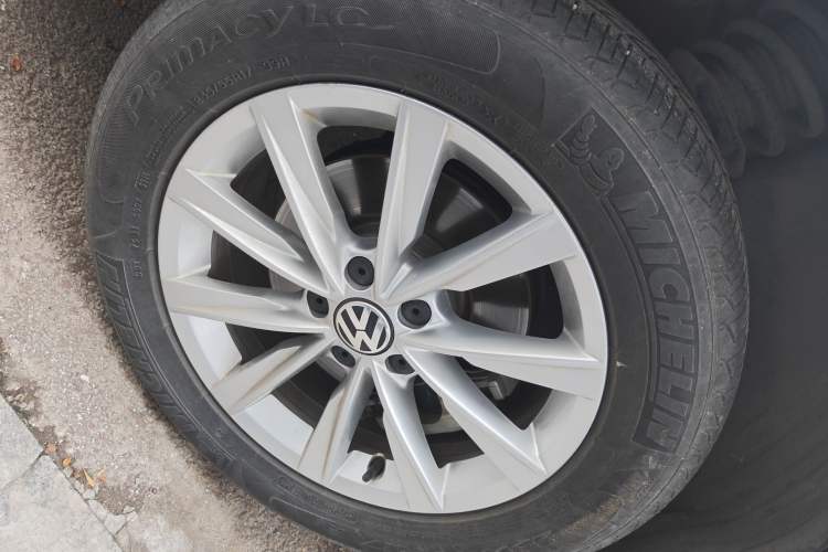 Used Volkswagen Tiguan 2016 300TSI Automatic Two-Wheel Drive Comfort Edition Right Front Wheel Hub