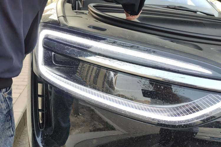 Used Hima AITO M7 2026 Model Pure Electric Max All-Wheel Drive 5-Seater Version Right Front Headlight