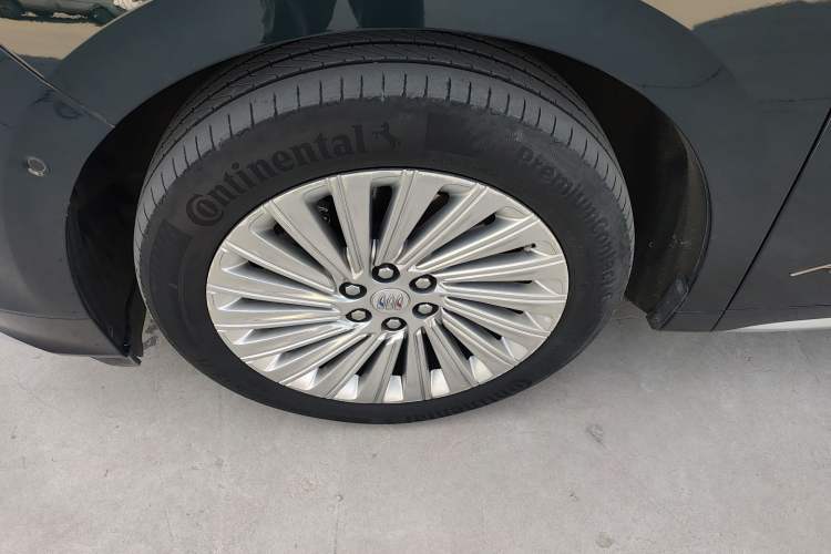 Used Buick Century 2023 2.0T Four-Seat Private Edition Left Front Wheel Hub