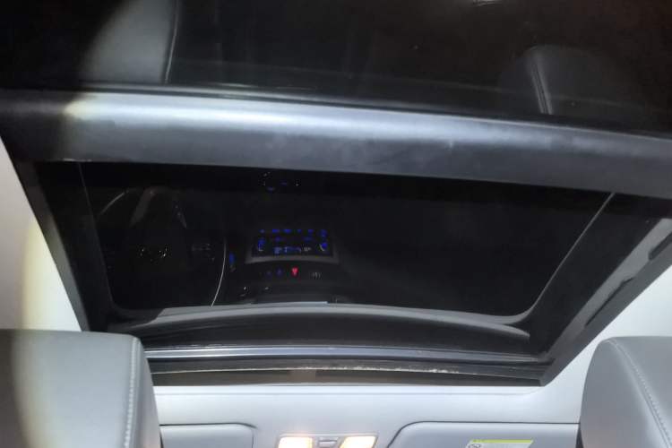 Used Hyundai Mistra 2014 1.8L Automatic Deluxe DLX Model Headliner