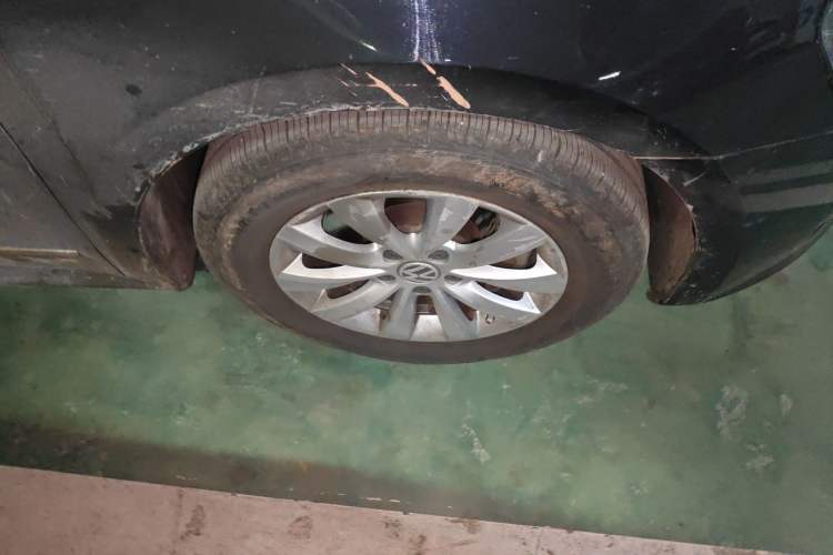 Used Volkswagen Passat 2011 1.8 TSI DSG Prestige Edition Right Front Wheel Hub