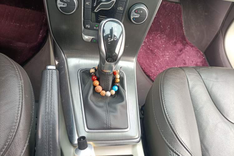 Used Volvo V40 2013 2.0T Zhiya Edition