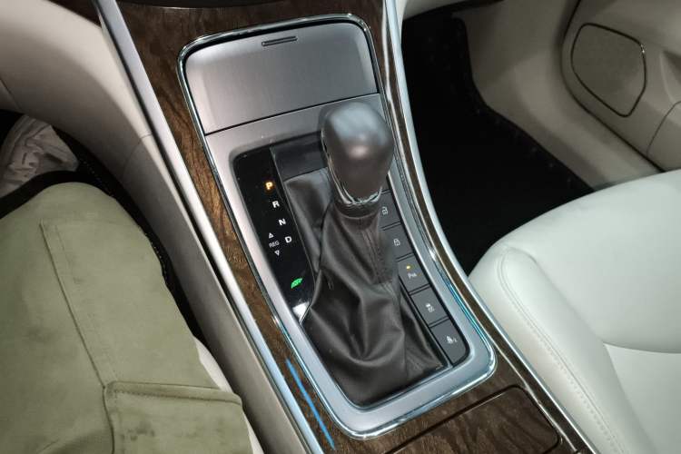 Used Roewe e950 2017 50T Hybrid Connected Executive Edition
