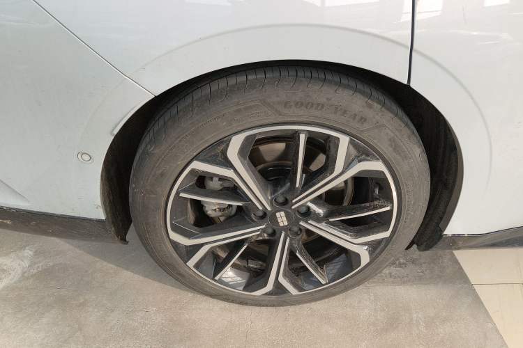 Used Geely Galaxy E8 2025 700 km Long-Range Intelligent Driving Version