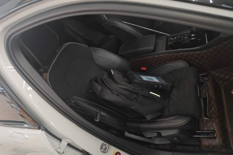 Used Volvo XC40 2021 T4 Four-Wheel Drive Smart & Sporty Edition Right Front Seat