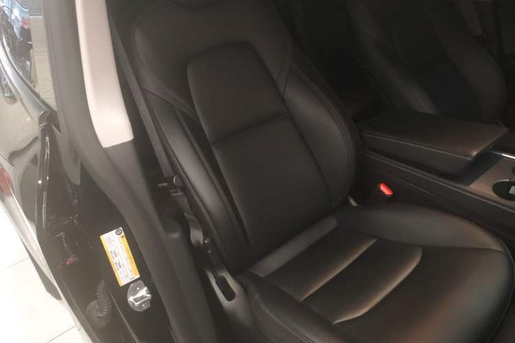 Used Tesla Model Y 2023 Long-Range All-Wheel-Drive Version