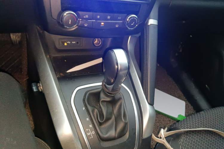 Used Renault Kadjar 2016 2.0L Two-Wheel Drive Comfort Edition Gear Lever