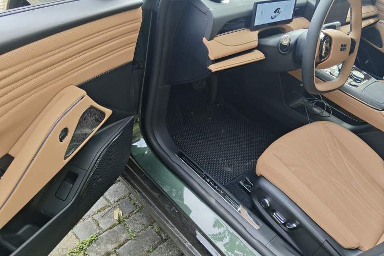 Used Geely Galaxy Galaxy 8 2025 130km EM-i Flagship Edition