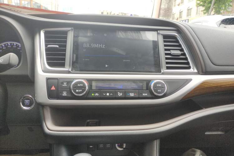 Used Toyota Highlander 2018 2.0T Four-Wheel Drive Prestige Version 7 Seats China V Emission Standard