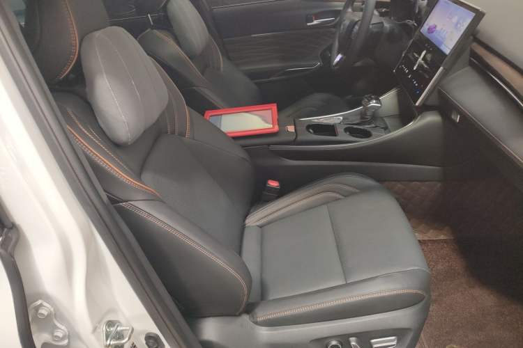 Used Toyota Avalon 2024 Dual-Engine 2.5L XLE Premium Edition