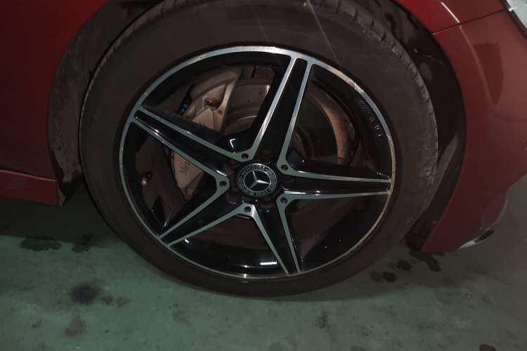 Used Mercedes-Benz C-Class 2018 C 200 Coupe Right Front Wheel Hub