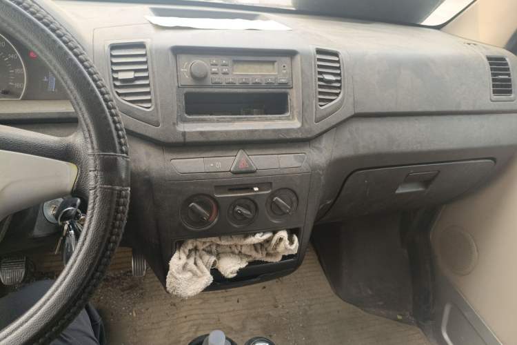 Used FAW Jiabao V75 2015 1.0L Standard Version DAM10AR