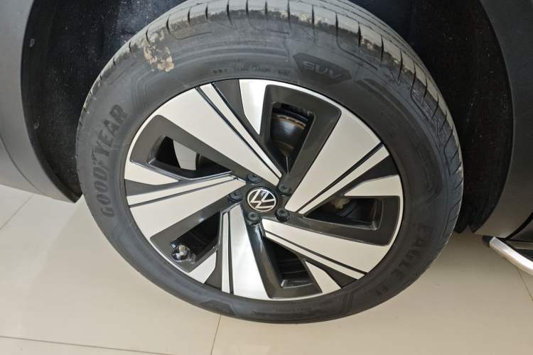 Used Volkswagen Teramont 2023 380TSI Four-Wheel Drive Prestige Luxury Edition Right Rear Wheel Hub