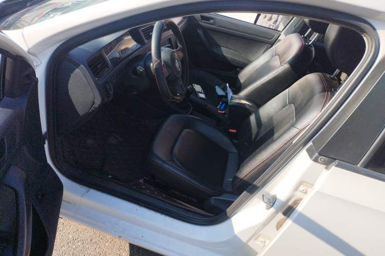 Used Volkswagen Santana 2015 1.6L Manual Fashion Edition Driver Seat