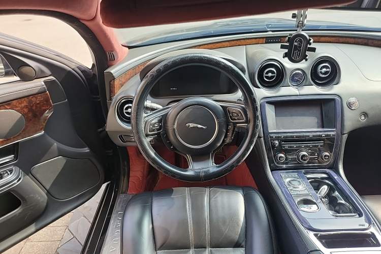 Used Jaguar XJ 2011 XJL 3.0 Panoramic Business Edition
