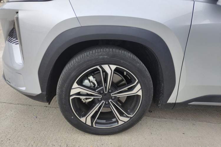 Used Geely Galaxy L7 2023 1.5T 115 km MAX Left Front Wheel Hub