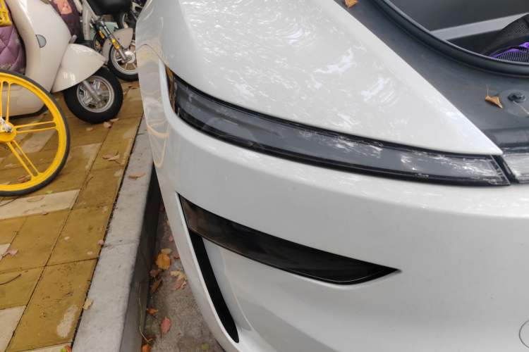 Used Tesla Model Y 2025 Rear-Wheel Drive First Edition Right Front Headlight