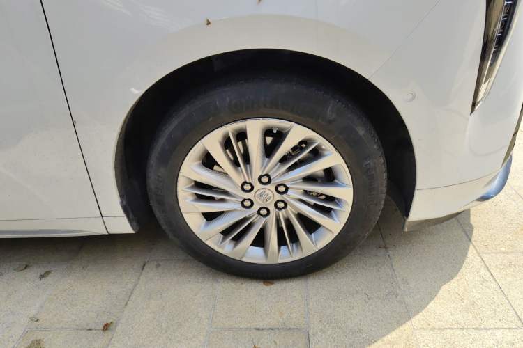 Used Buick Century 2023 2.0T Six-Seater Yinshi Edition Right Front Wheel Hub