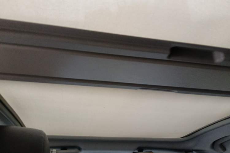 Used Renault Koleos 2014 2.5L Four-Wheel Drive Luxury Edition Headliner